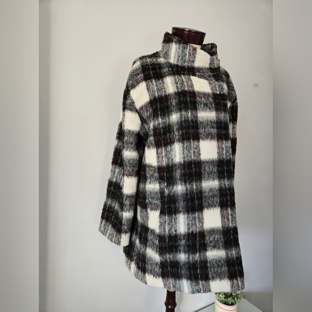BANANA REPUBLIC Wool/Alpaca/Mohair mock neck coat- Black, White, Red. Size Large - Picture 2 of 13